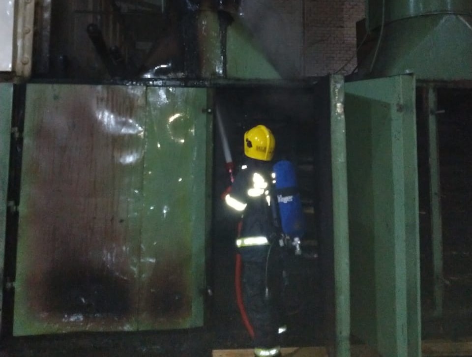 Incêndio atinge maquinário de empresa em Mafra