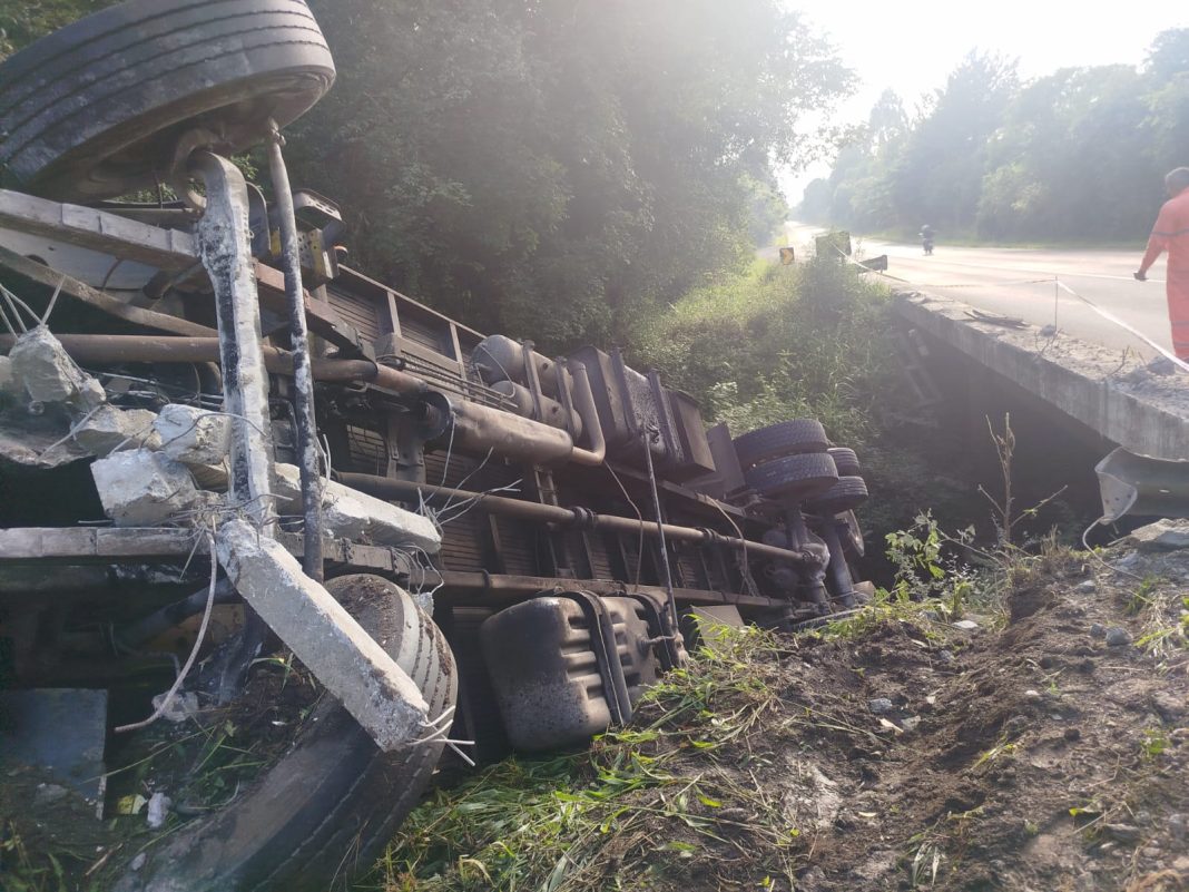 COMUNICADO: PRF avisa que BR 280 será bloqueada para remoção de caminhão