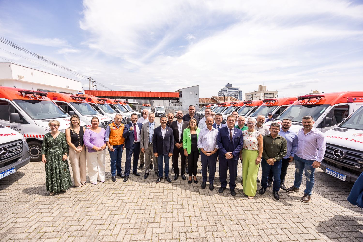 Mafra recebe 2 ambulâncias novas: uma do Governo do Estado e uma do Ministério da Saúde