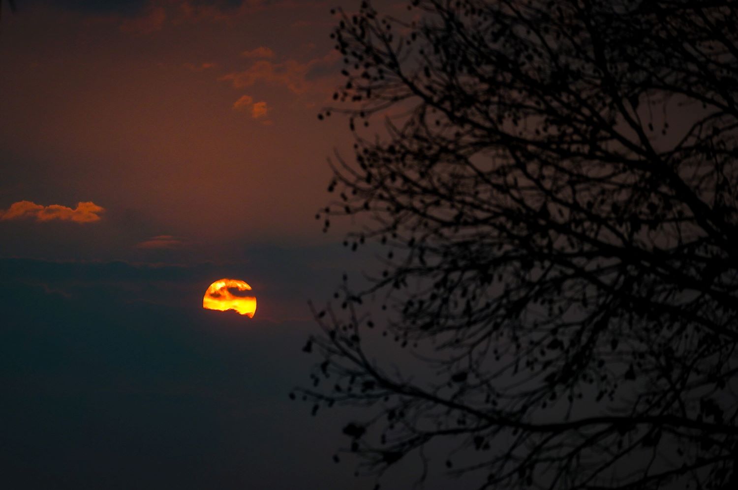 Santa Catarina terá chuvas irregulares e temperaturas acima da média nos próximos meses