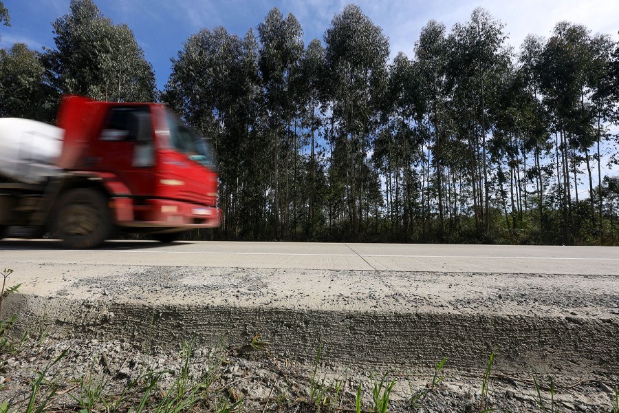 Governador entrega restauração da SC-477 no Planalto Norte, a primeira com pavimentação de concreto