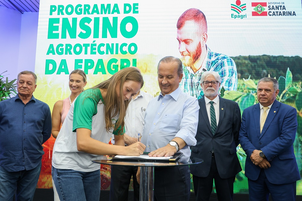 Governador lança Programa de Ensino Agrotécnico da Epagri e anuncia investimentos em Cedups